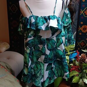 Adorable palm 🌴 romper. Size small euc side zip tie front sexy romper Summer ☀️